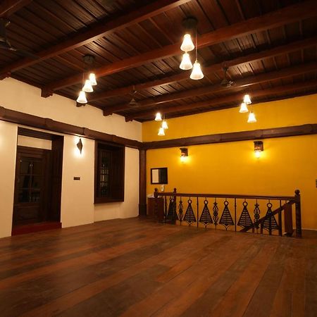 The Sunset Bay Hotel Fort Kochi Buitenkant foto