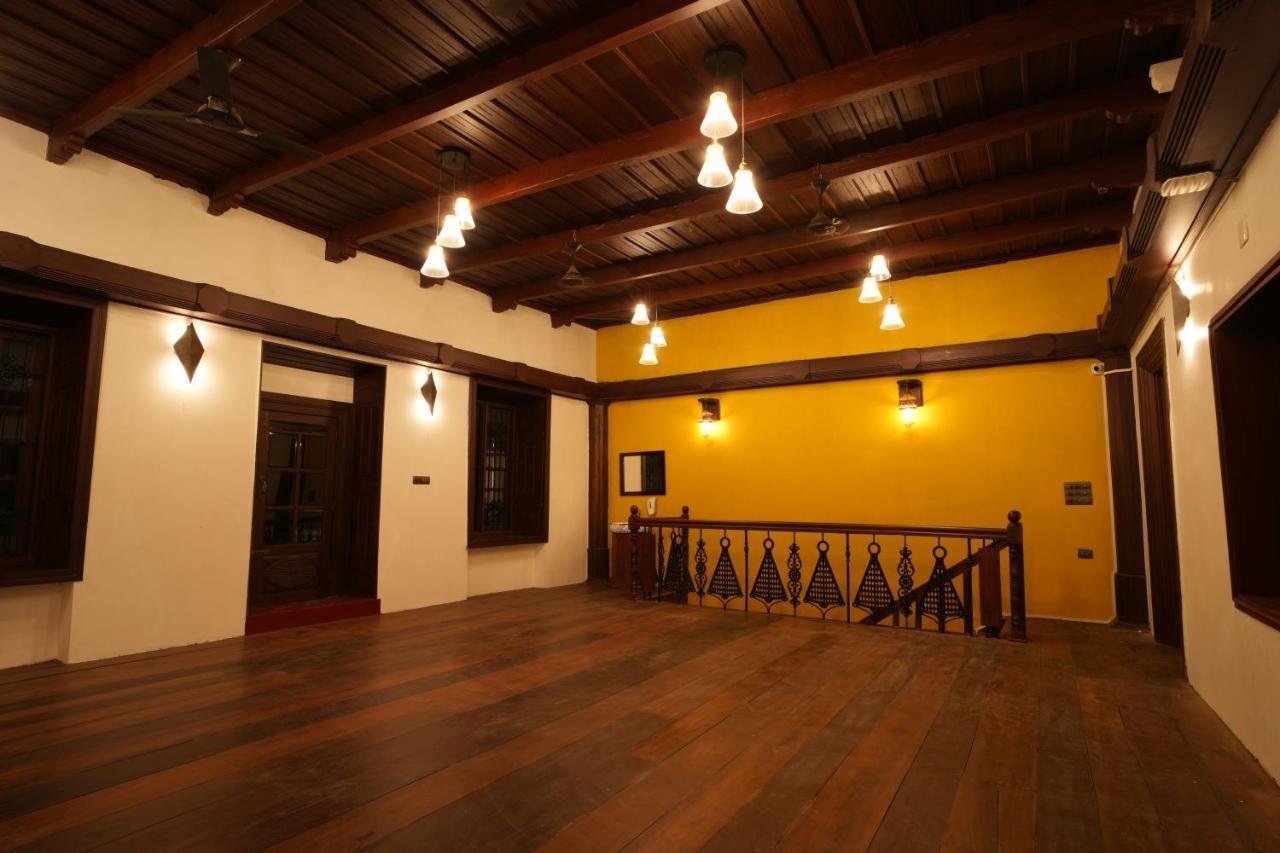 The Sunset Bay Hotel Fort Kochi Buitenkant foto