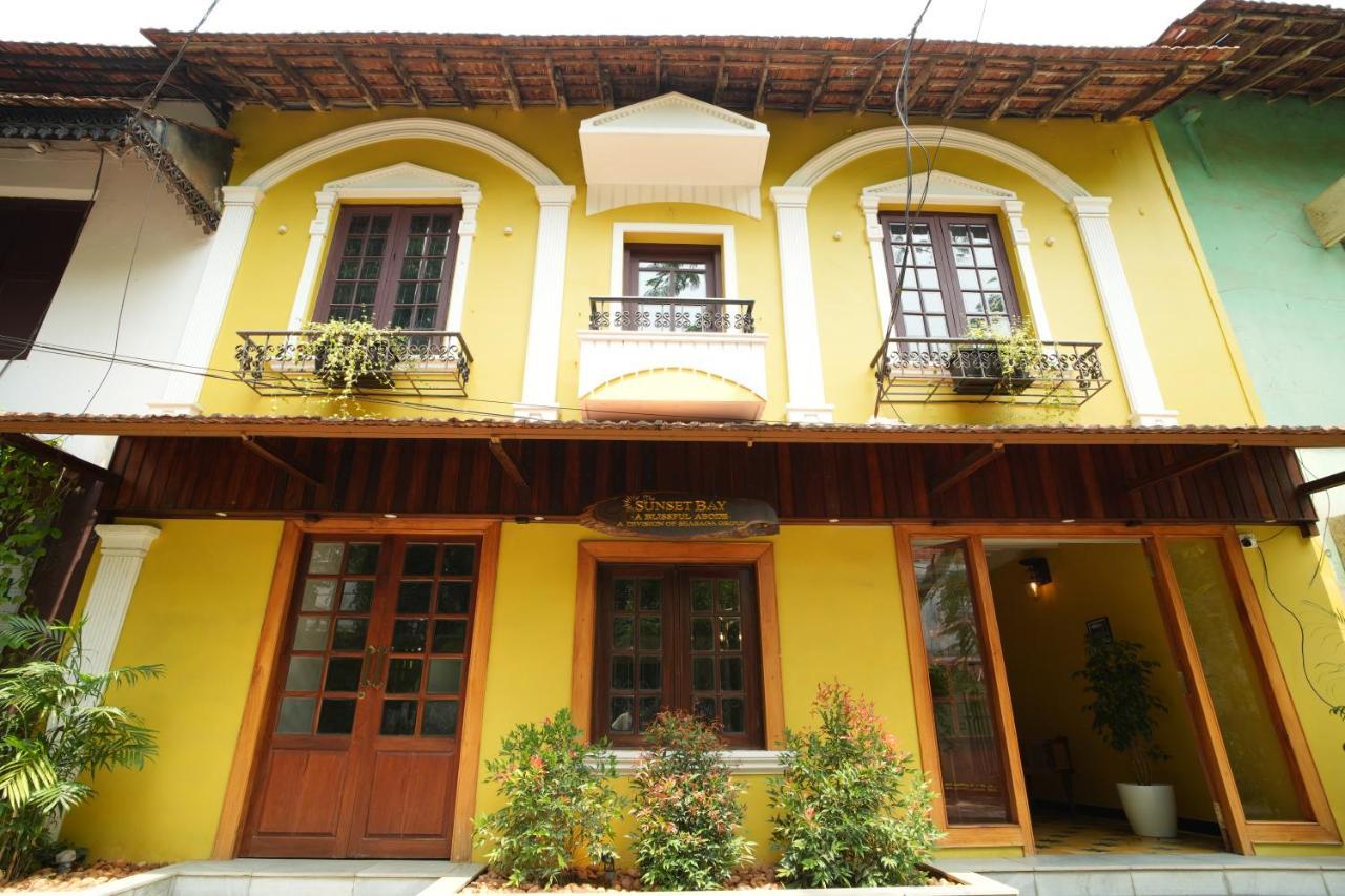 The Sunset Bay Hotel Fort Kochi Buitenkant foto