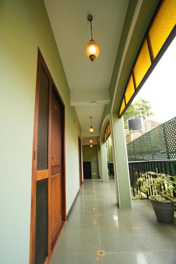 The Sunset Bay Hotel Fort Kochi Buitenkant foto