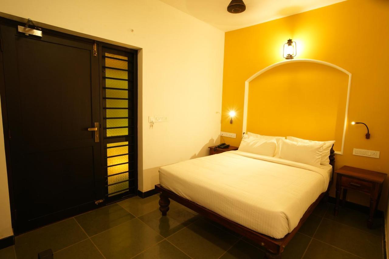 The Sunset Bay Hotel Fort Kochi Buitenkant foto