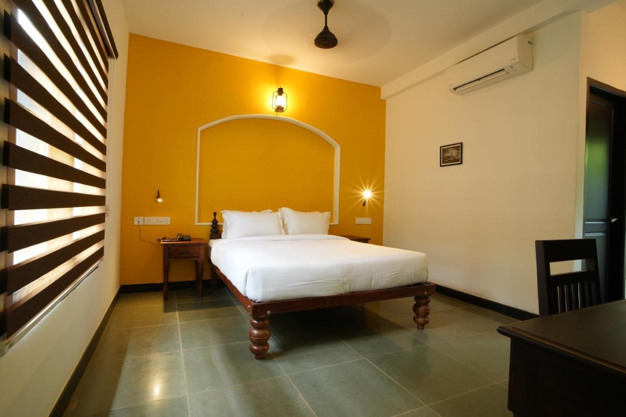 The Sunset Bay Hotel Fort Kochi Buitenkant foto