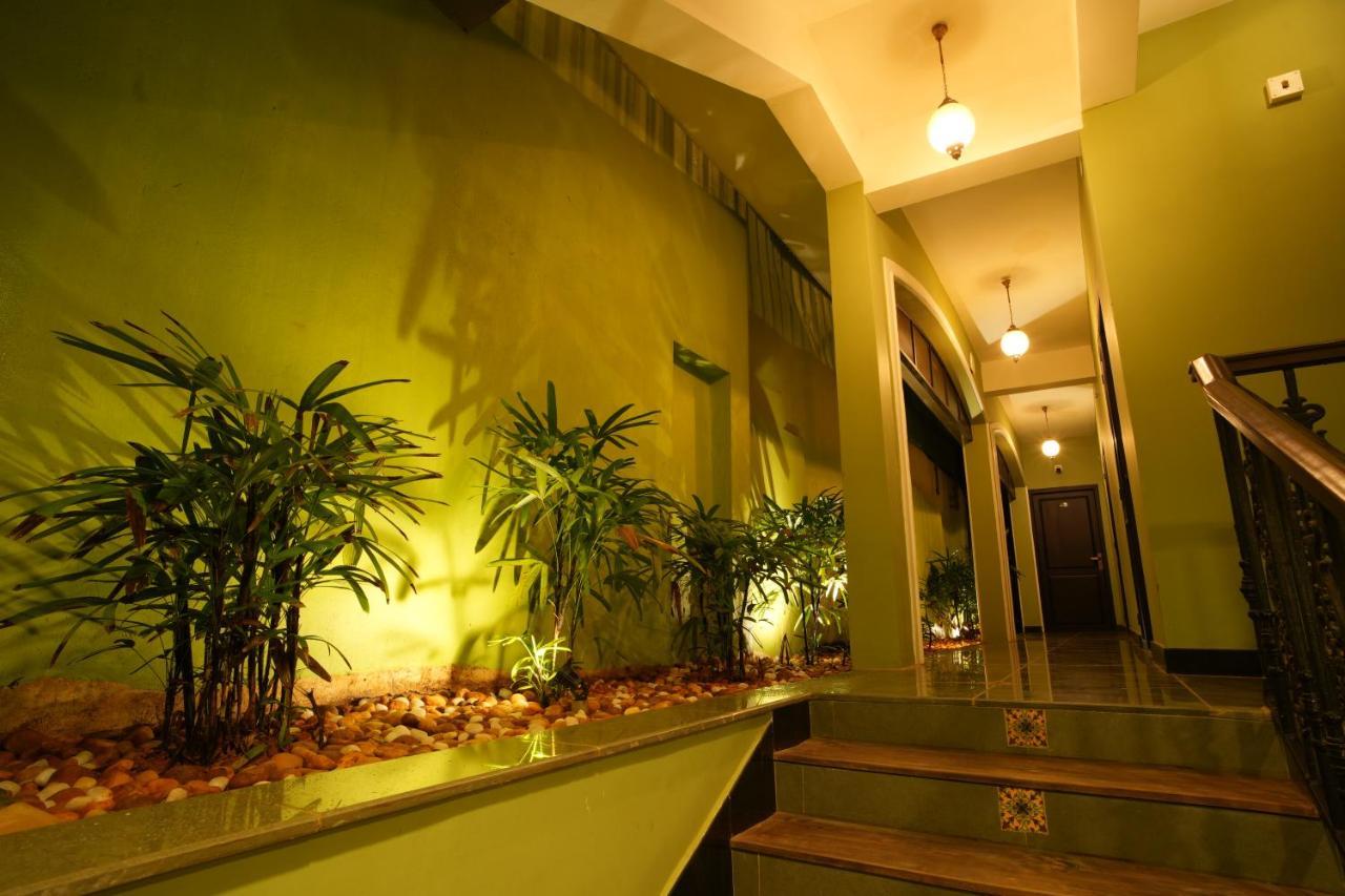 The Sunset Bay Hotel Fort Kochi Buitenkant foto