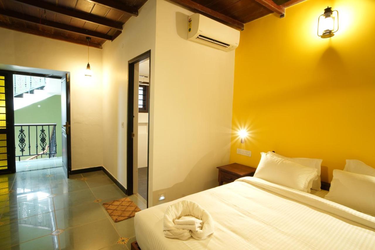 The Sunset Bay Hotel Fort Kochi Buitenkant foto