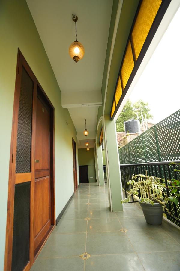 The Sunset Bay Hotel Fort Kochi Buitenkant foto